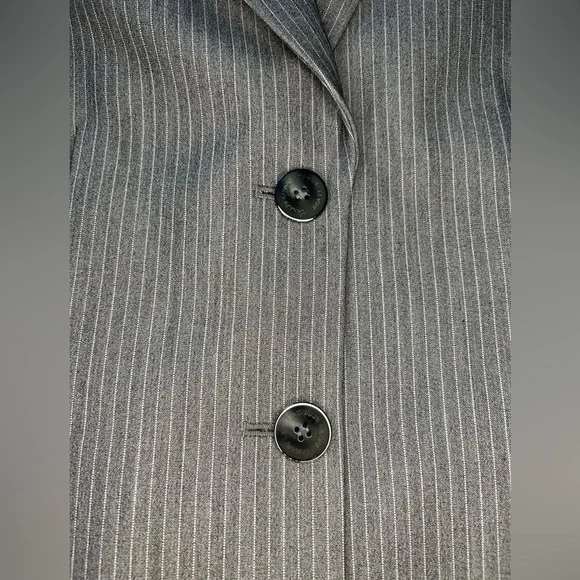 Tahari Arthur S. Levine Gray Pinstripe Blazer Size 10 Structured Shoulder Pads - Picture 10 of 11
